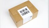 Label-Karton: Deckelklappe mit Label verschlossen